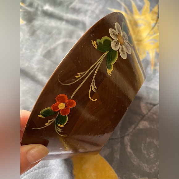 VTG Hand Painted Folk Art Wooden Bowl! Great Condition! Signed RNJH? 7” - Picture 6 of 9